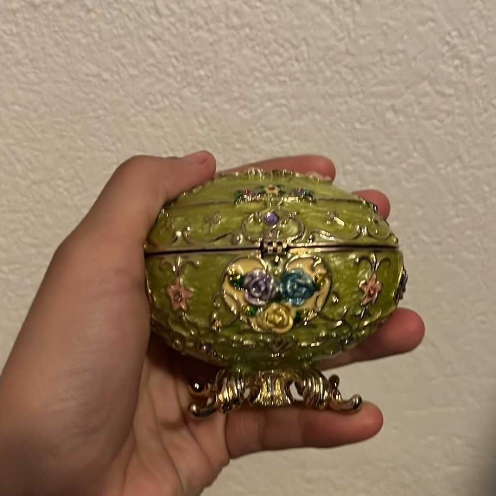 Vintage Faberge Egg Floral Accents - Picture 2 of 6
